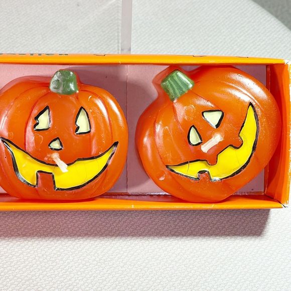The White Barn Candle Co Halloween Treats Jack-o-Lantern Floating Candles Set - Picture 3 of 10
